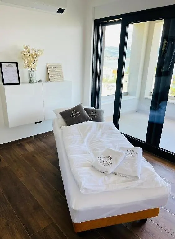 House And Home Slatine - Penthouse Apartment