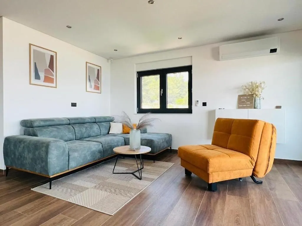 House And Home Slatine - Penthouse Apartment 0*,  Croatia
