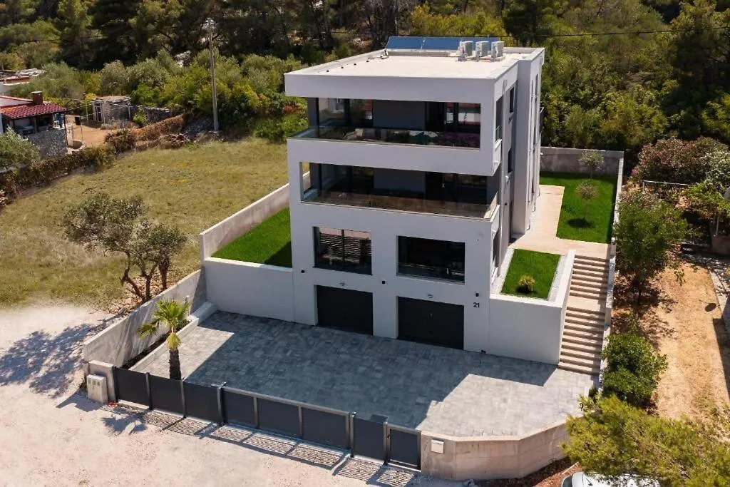 House And Home Slatine - Penthouse Apartment Croatia