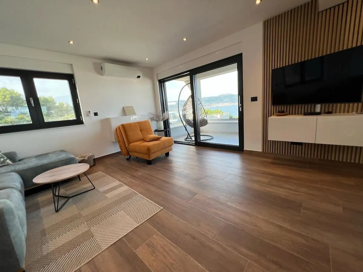 House And Home Slatine - Penthouse Apartment