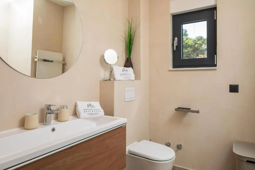 House And Home Slatine - Penthouse Apartment Croatia