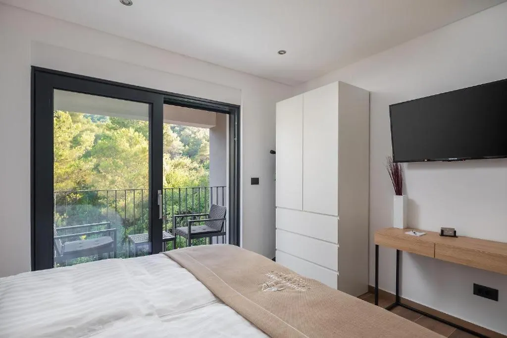 House And Home Slatine - Penthouse Apartment