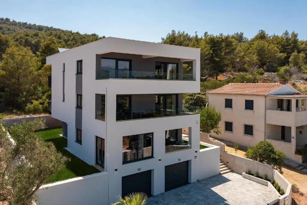 House And Home Slatine - Penthouse Apartment