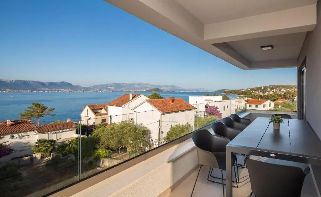 House And Home Slatine - Penthouse Apartment