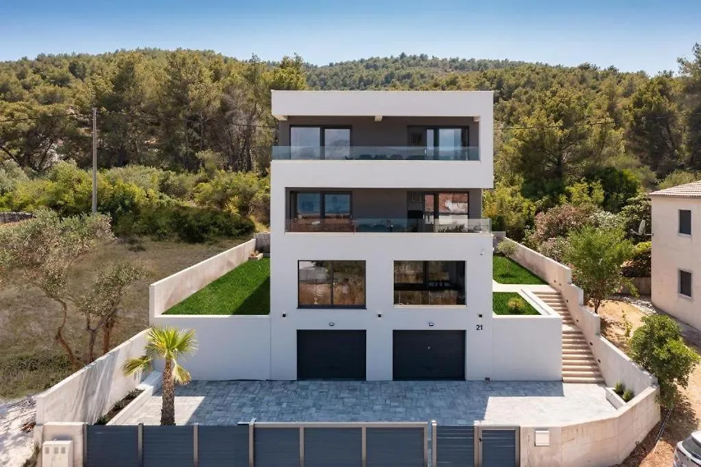 House And Home Slatine - Penthouse Apartment Croatia