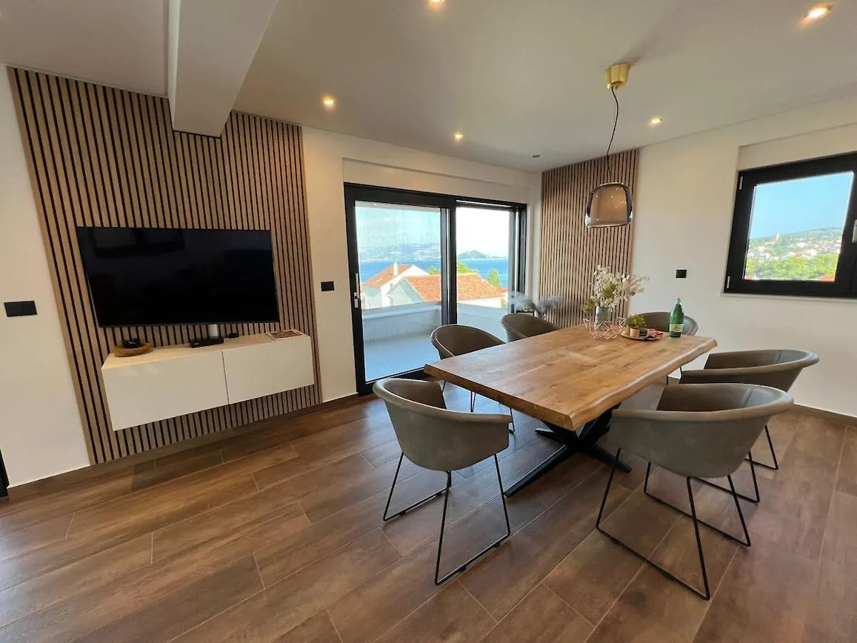 House And Home Slatine - Penthouse Apartment Croatia